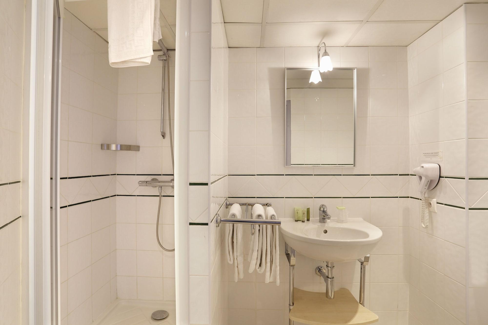 Hotel Le Roncevaux Pau Kültér fotó