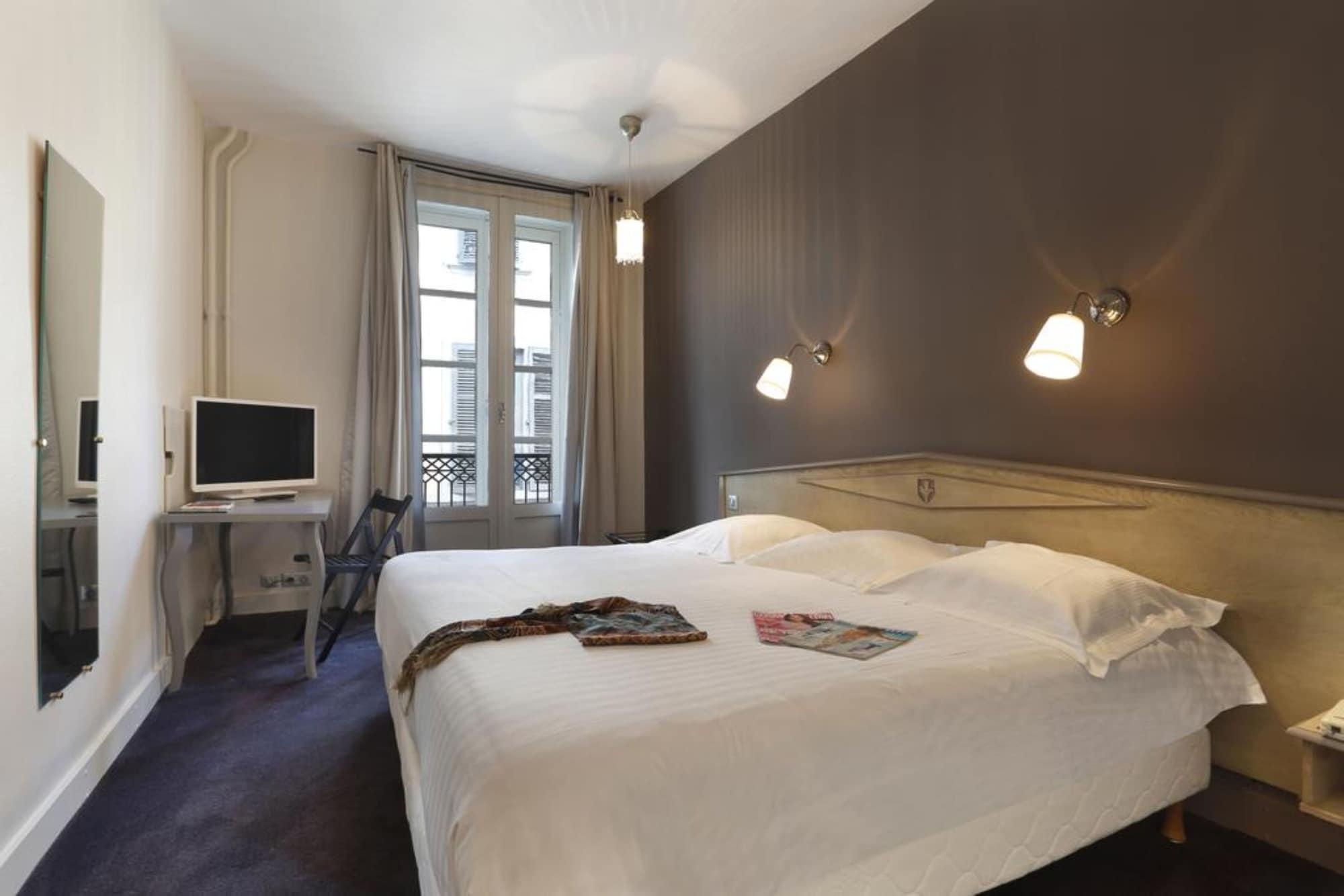 Hotel Le Roncevaux Pau Kültér fotó
