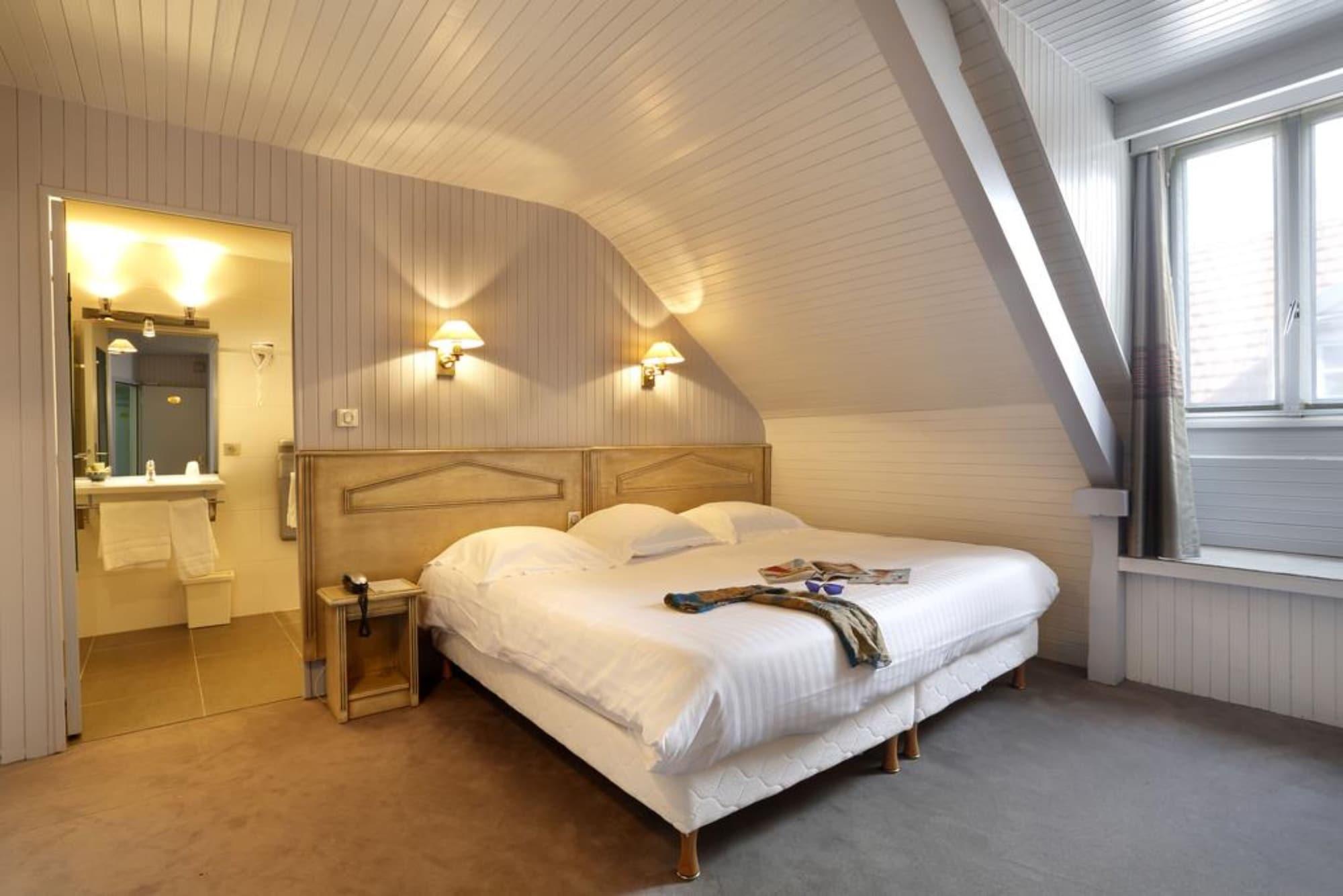 Hotel Le Roncevaux Pau Kültér fotó