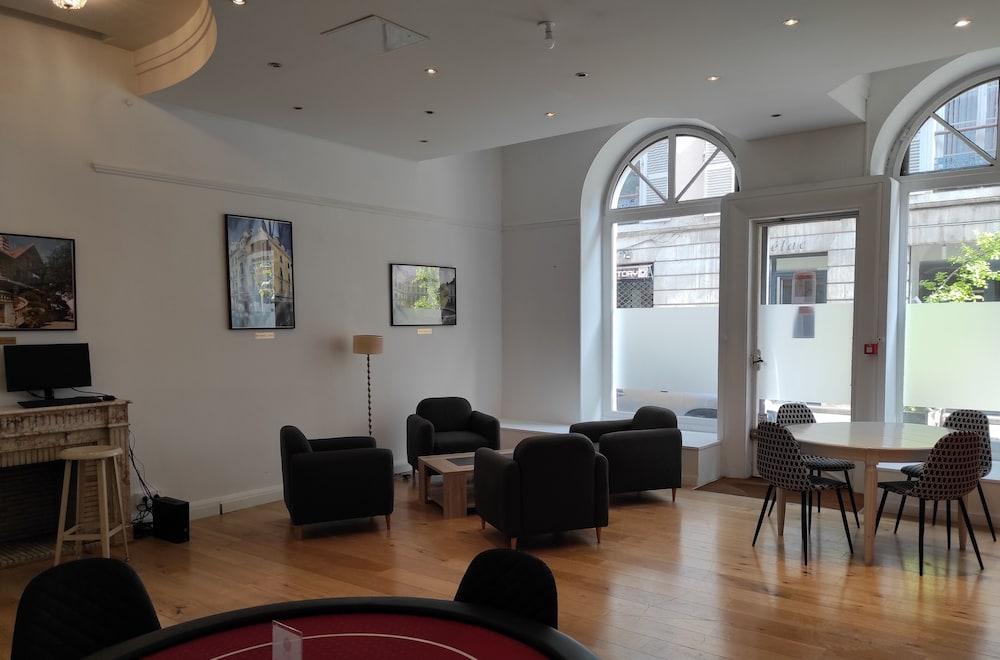 Hotel Le Roncevaux Pau Kültér fotó