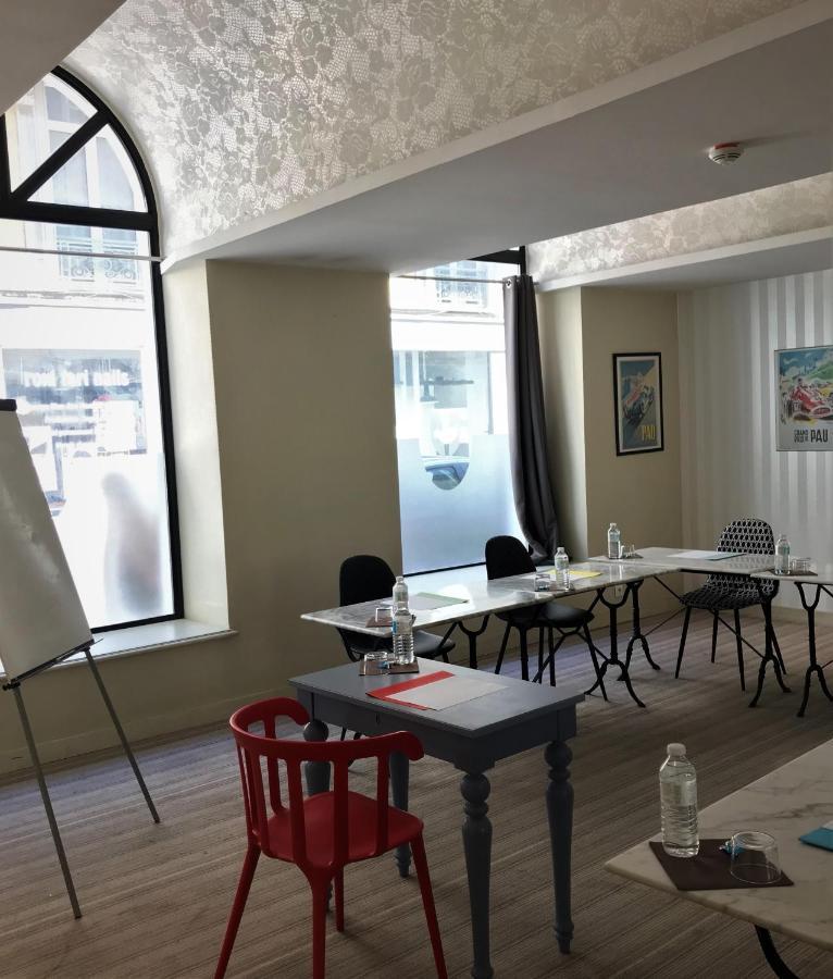 Hotel Le Roncevaux Pau Kültér fotó