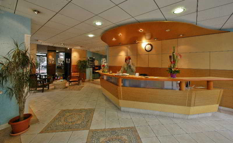 Hotel Le Roncevaux Pau Kültér fotó