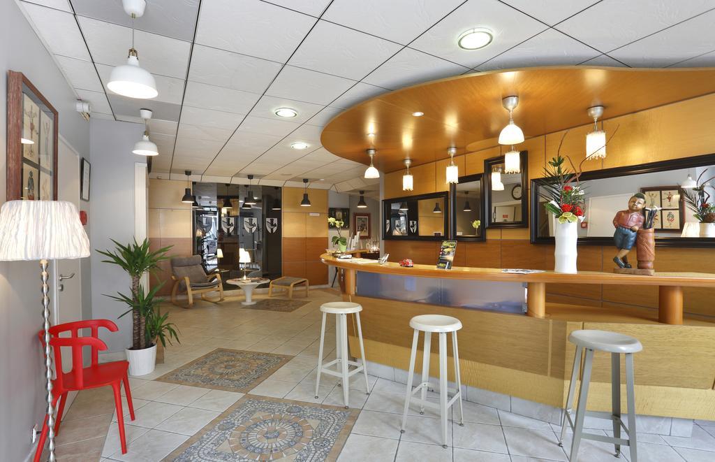 Hotel Le Roncevaux Pau Kültér fotó